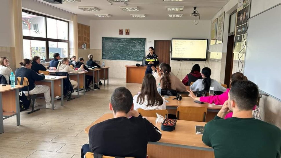 Tinerii din Suceava învață să se protejeze de traficanți și alte infracțiuni 4122