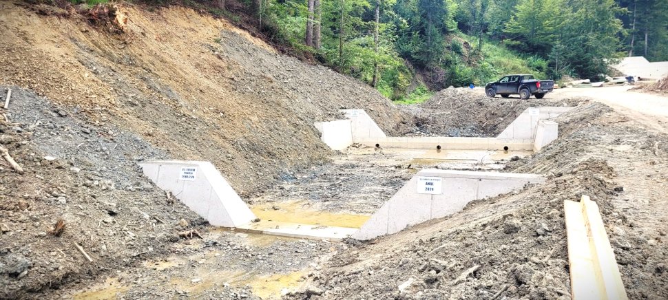 Romsilva: construcții complexe pentru stoparea viiturilor în bazinul Bucșoița 4235