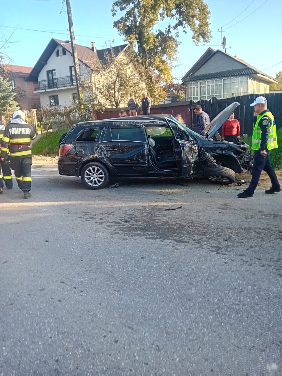 Un bărbat a ajuns la spital după ce s-a izbit cu mașina de un cap de pod 4386