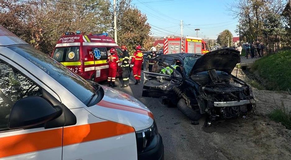 Un bărbat a ajuns la spital după ce s-a izbit cu mașina de un cap de pod 4387