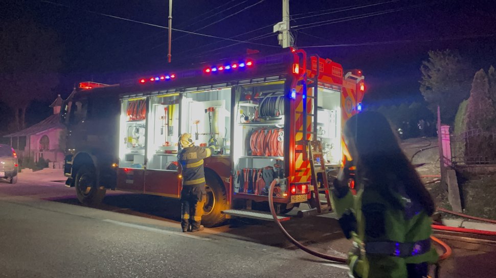 Incendiu în Volovăț; proprietara de 39 de ani, în atac de panică după ce locuința i-a fost cuprinsă de flăcări