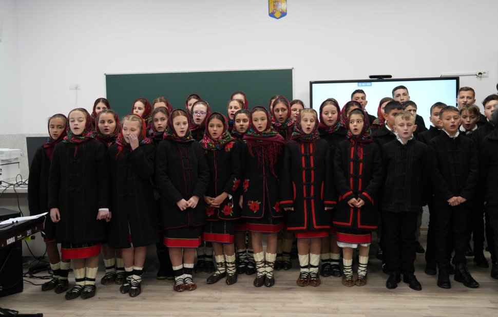 Peste 400 de copii din Vicovu de Jos învață într-o nouă școală 4710