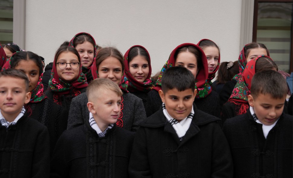 Peste 400 de copii din Vicovu de Jos învață într-o nouă școală 4714