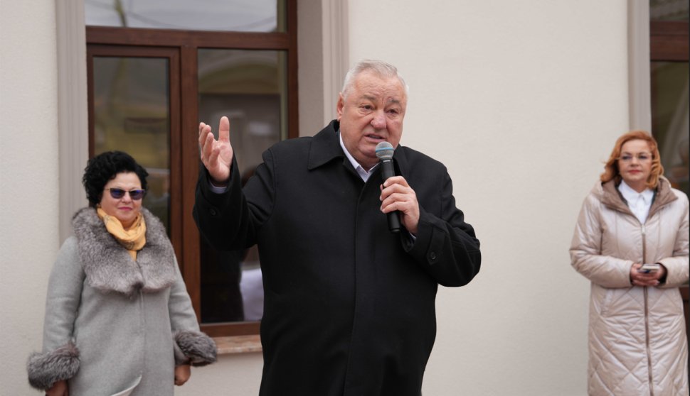 Peste 400 de copii din Vicovu de Jos învață într-o nouă școală 4715