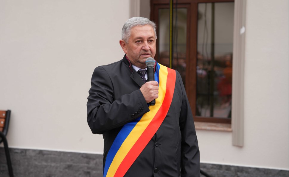 Peste 400 de copii din Vicovu de Jos învață într-o nouă școală 4720