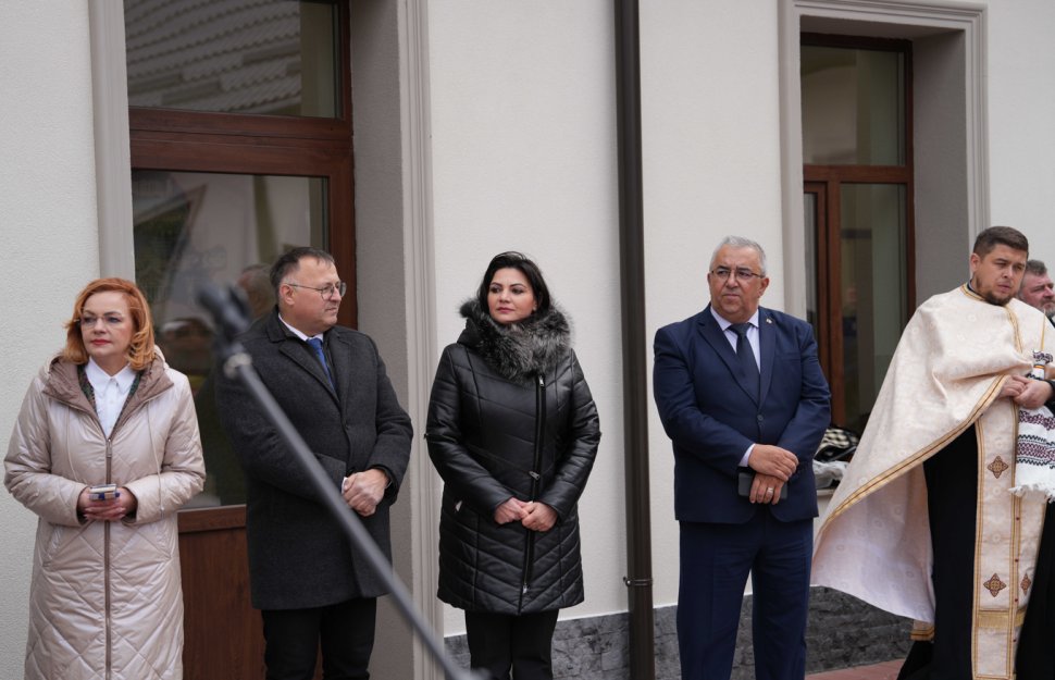 Peste 400 de copii din Vicovu de Jos învață într-o nouă școală 4721