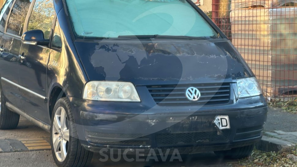 Zeci de mașini vandalizate de huligani, la Suceava  4764