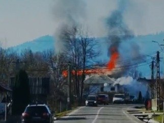 Incendiu de proporții într-o gospodărie din Găinești 5006