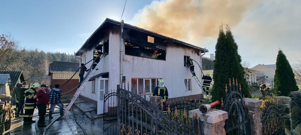 Incendiu de proporții într-o gospodărie din Găinești 5009