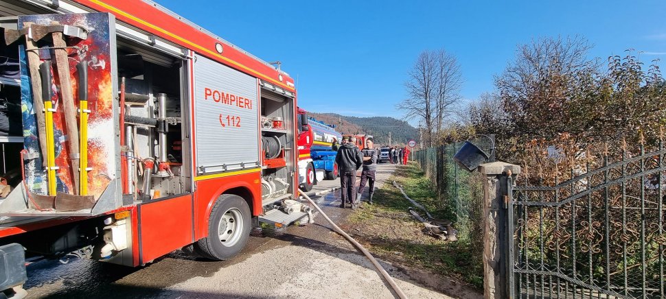 Incendiu de proporții într-o gospodărie din Găinești 5013