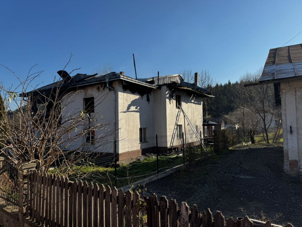 Incendiu de proporții într-o gospodărie din Găinești 5046