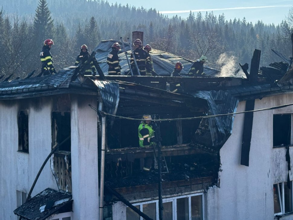 Incendiu de proporții într-o gospodărie din Găinești 5047