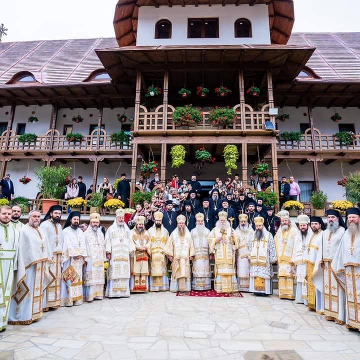 Sărbătoare la Mănăstirea Sihăstria Râșcăi: Părintele Mihail își sărbătorește astăzi ziua de nume 5043