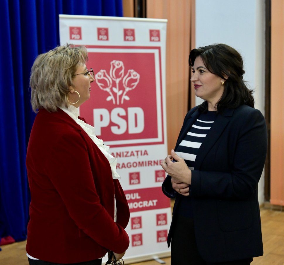 Eugen Bejinariu și Larisa Blanari, întâlnire cu locuitorii din Mitocu Dragomirnei 5215