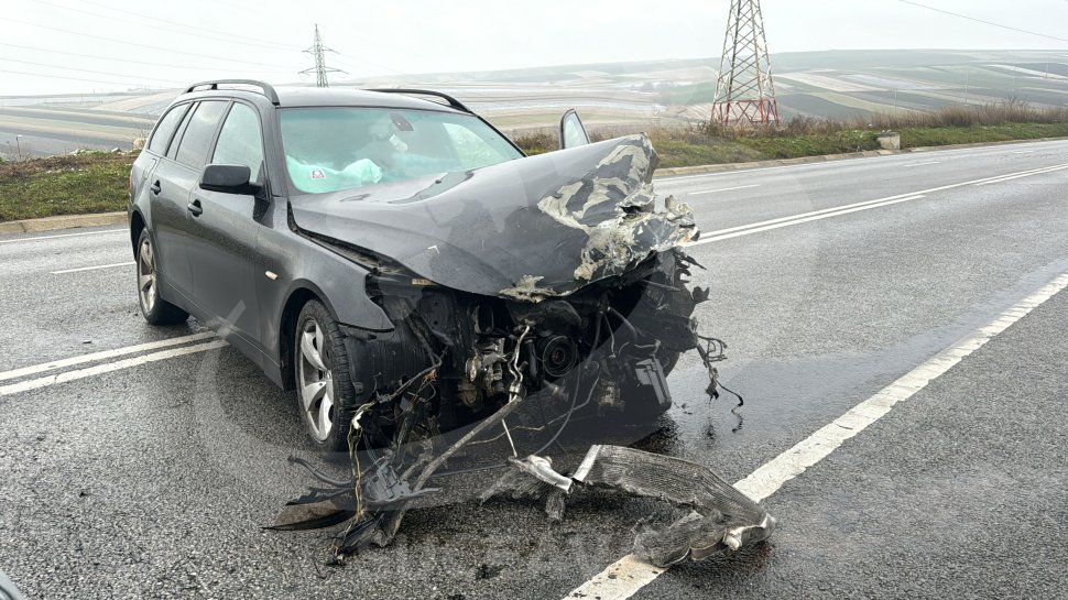 Accident rutier produs între un autoturism și o camionetă; cei doi șoferi au scăpat ca prin minune 5298