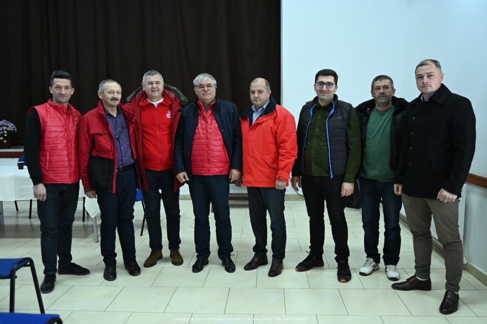 Eugen Bejinariu, alături de membrii social democrați, alături de locuitorii comunei Zamostea 5584