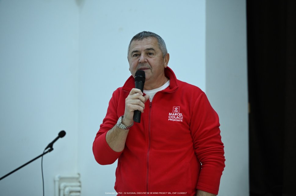 Eugen Bejinariu, alături de membrii social democrați, alături de locuitorii comunei Zamostea 5585