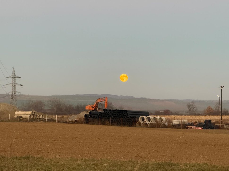 Imagini uimitoare surprinse în județul Suceava: Luna, un adevărat spectacol pe cer 5619