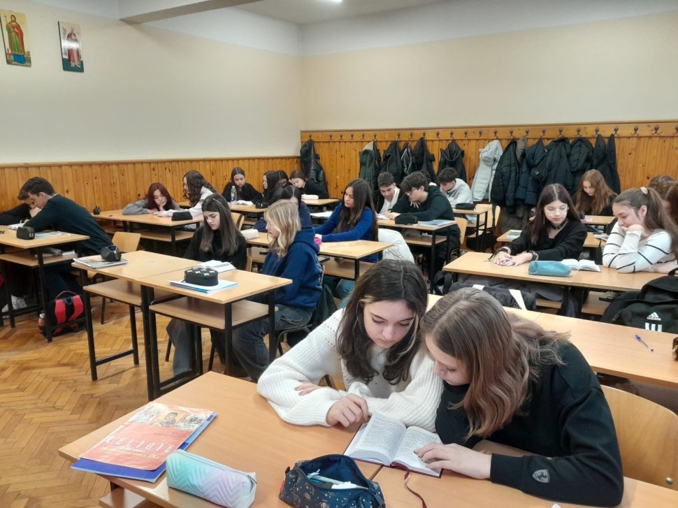 A șasea ediție a Proiectului "Să citim Biblia împreună!" la Colegiul Național "Petru Rareș" 5702