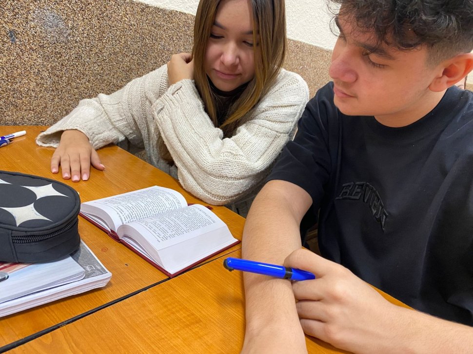 A șasea ediție a Proiectului "Să citim Biblia împreună!" la Colegiul Național "Petru Rareș" 5707