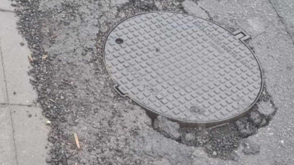 Primăria Suceava a semnat primul avertisment pentru lucrări neconforme în cadrul acordului-cadru de reparații ale străzilor. 5763