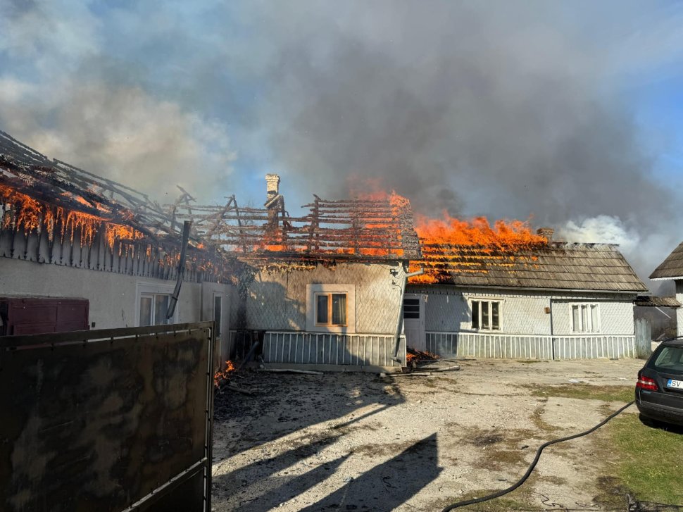 Incendiu devastator la Marginea: Intervenție contra cronometru a pompierilor