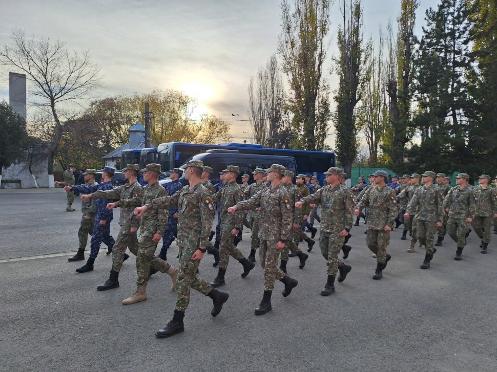 Elevii de la Colegiul Național Militar „Ștefan cel Mare” se pregătesc pentru Parada Națională