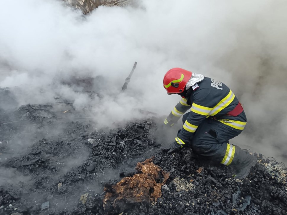 Incendiu violent în Voitinel; doi minori sunt căutați de pompieri 6004