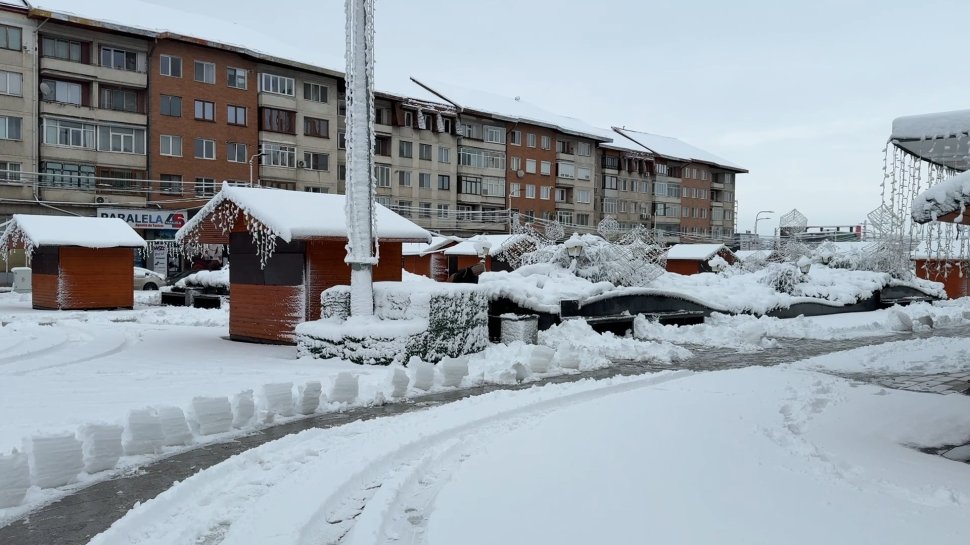 Ninsoarea a acoperit județul Suceava; zăpada nu i-a luat prin surprindere pe drumari 6011