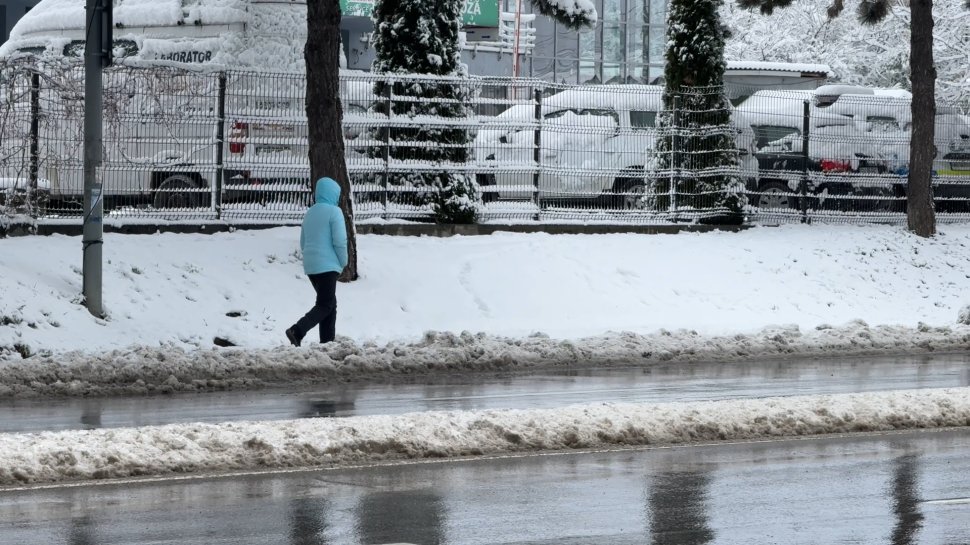 Ninsoarea a acoperit județul Suceava; zăpada nu i-a luat prin surprindere pe drumari 6014