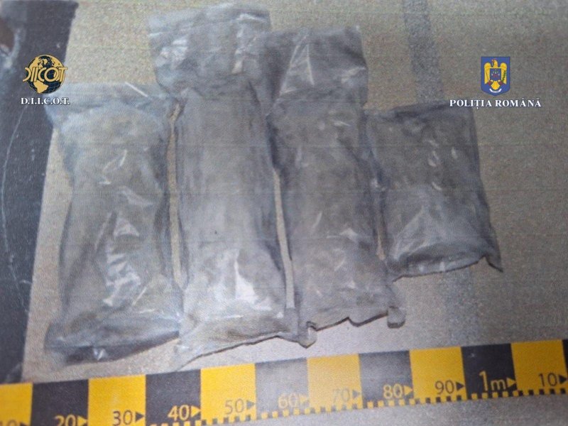 Operațiunea „BLIZZARD” – Poliția Română confiscă droguri și arme, 117 persoane arestate preventiv 6039