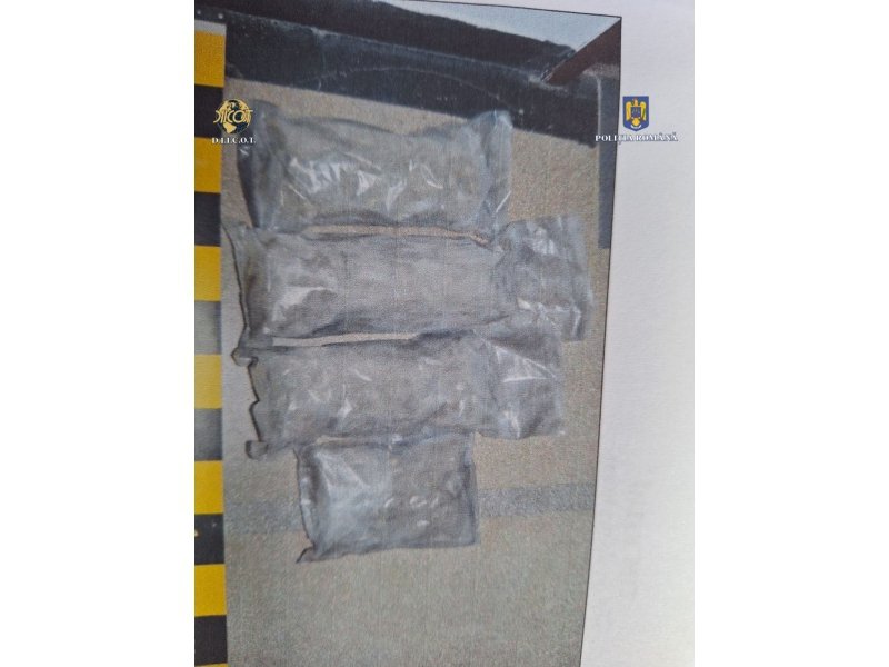 Operațiunea „BLIZZARD” – Poliția Română confiscă droguri și arme, 117 persoane arestate preventiv 6045