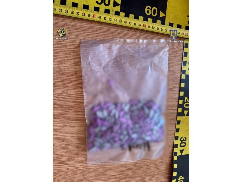 Operațiunea „BLIZZARD” – Poliția Română confiscă droguri și arme, 117 persoane arestate preventiv 6047