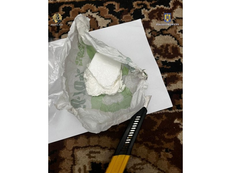 Operațiunea „BLIZZARD” – Poliția Română confiscă droguri și arme, 117 persoane arestate preventiv 6052