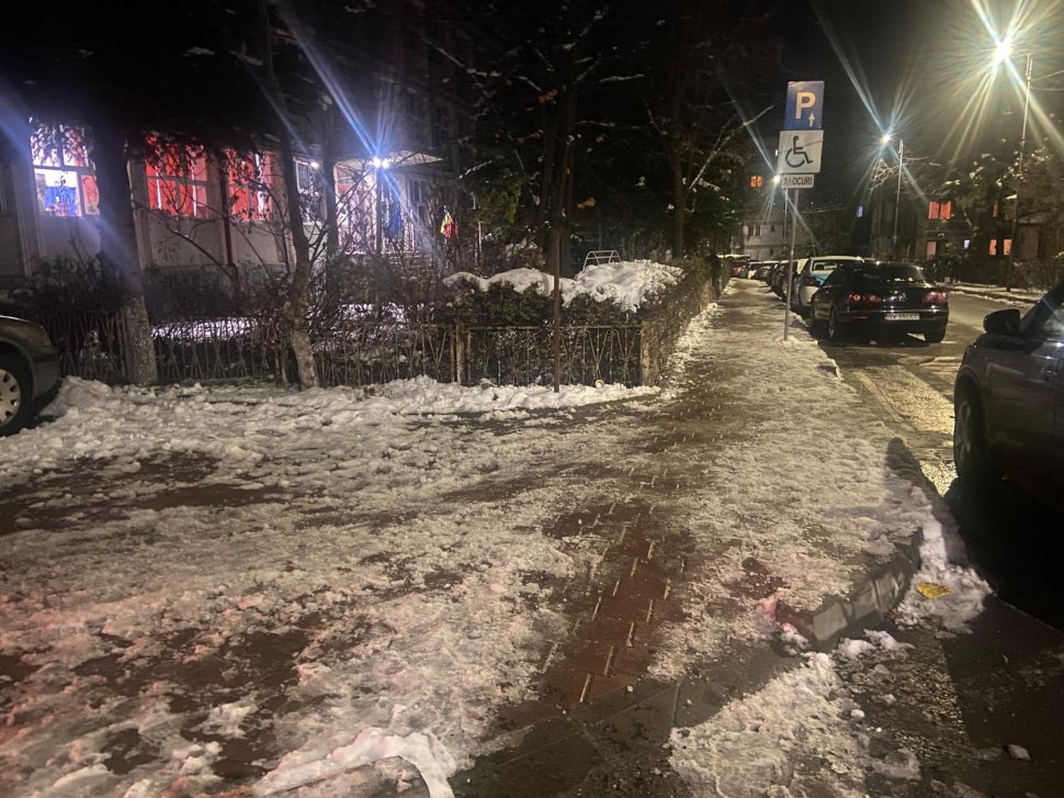 Operatorul de salubrizare stradală, amendat pentru necurățarea trotuarelor 6325