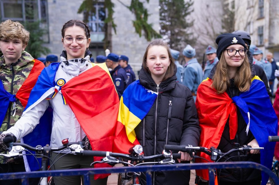Promenada pe biciclete a tinerilor ATOS, un eveniment plin de energie și mândrie națională 6529