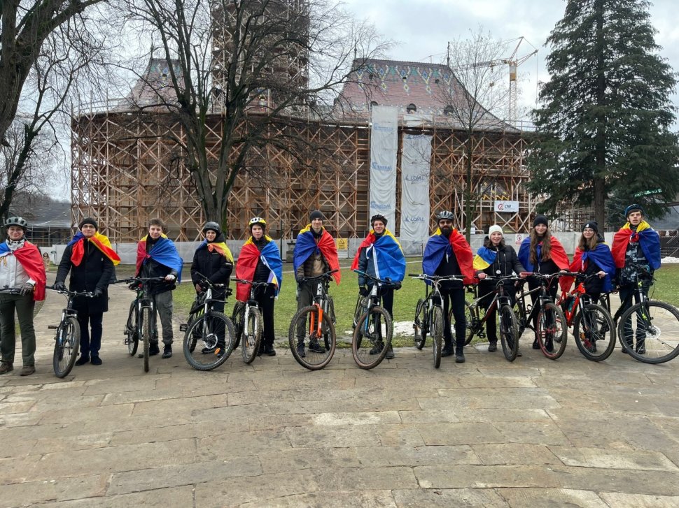 Promenada pe biciclete a tinerilor ATOS, un eveniment plin de energie și mândrie națională 6535