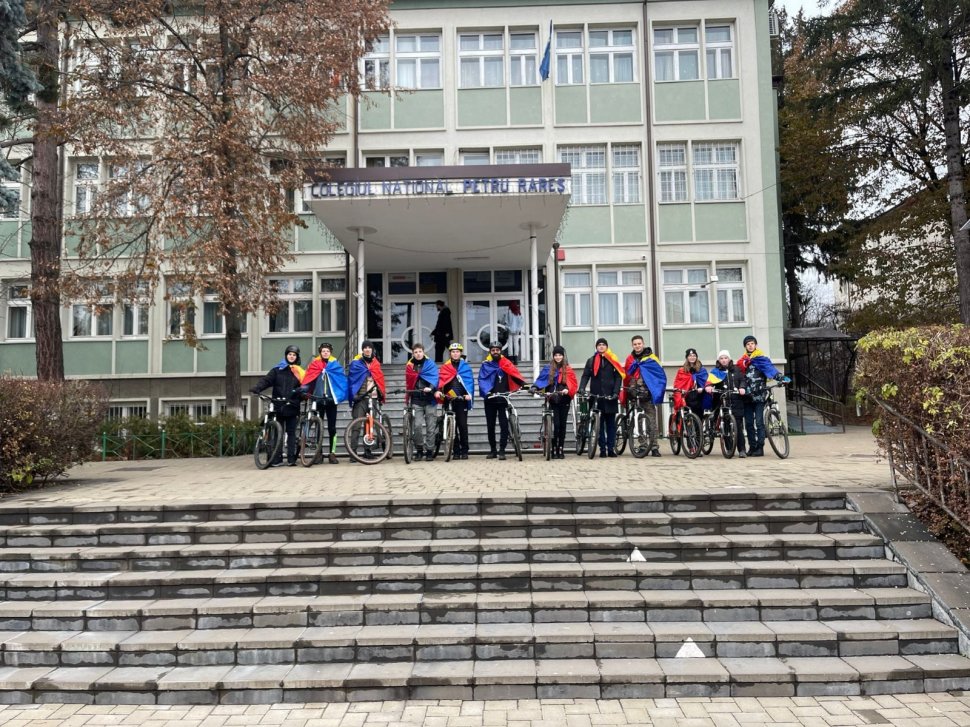 Promenada pe biciclete a tinerilor ATOS, un eveniment plin de energie și mândrie națională 6538