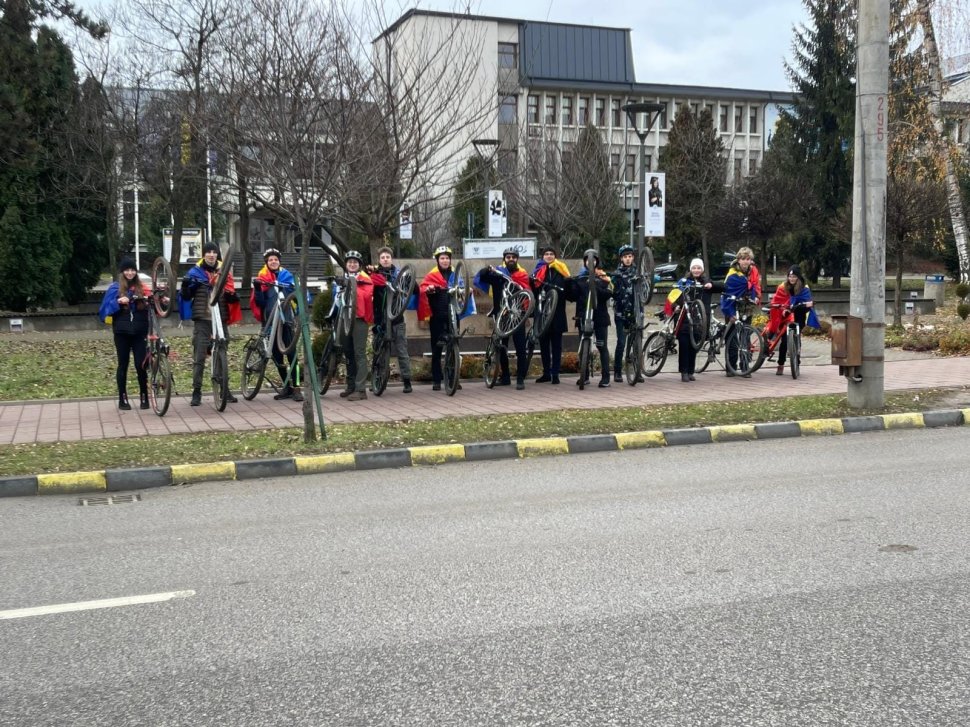 Promenada pe biciclete a tinerilor ATOS, un eveniment plin de energie și mândrie națională 6539