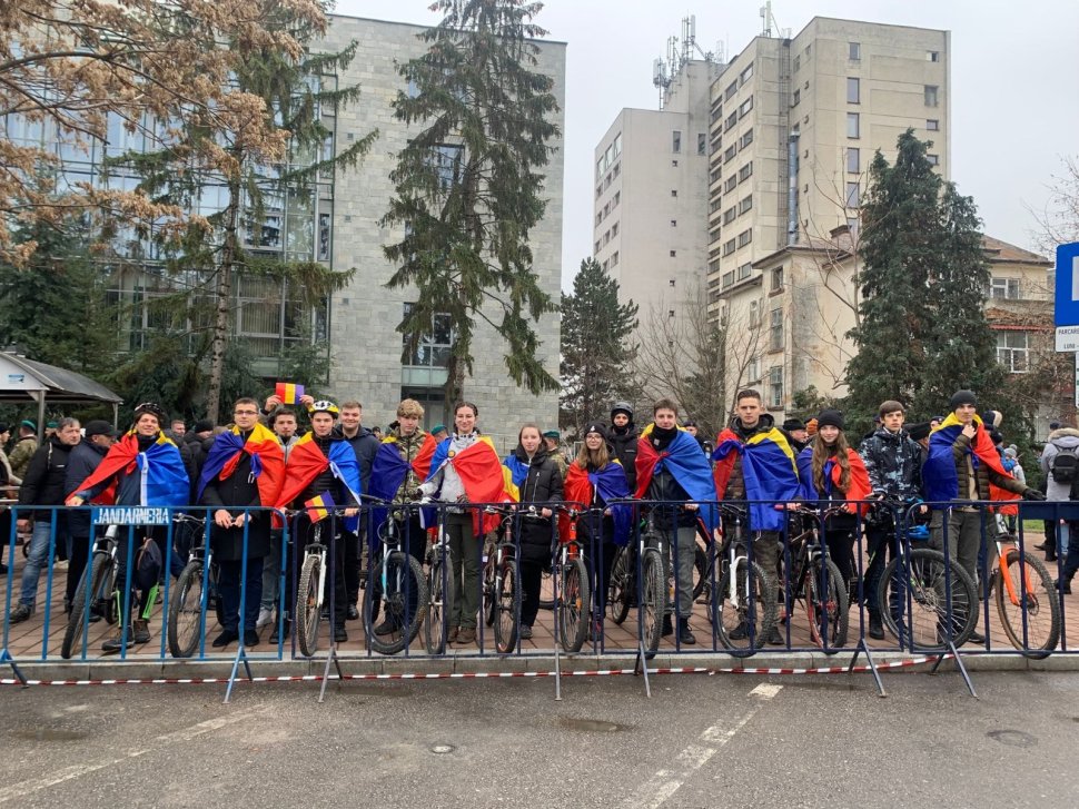 Promenada pe biciclete a tinerilor ATOS, un eveniment plin de energie și mândrie națională