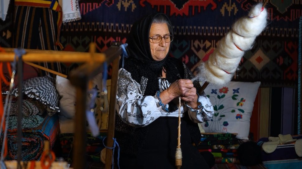 Păstrătoarele tezaurului textil din Botoșani: moștenire transmisă și păstrată cu mândrie 6589