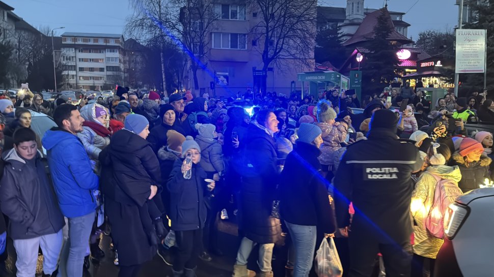 Caravana lui Moș Nicolae a străbătut străzile municipiului Suceava; fericire pe chipul a zeci de copii  6667