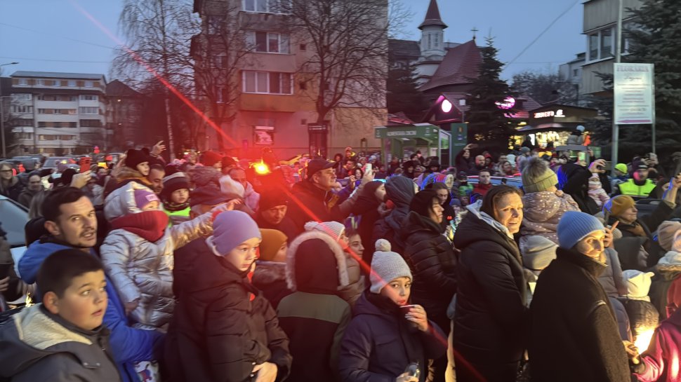 Caravana lui Moș Nicolae a străbătut străzile municipiului Suceava; fericire pe chipul a zeci de copii  6668