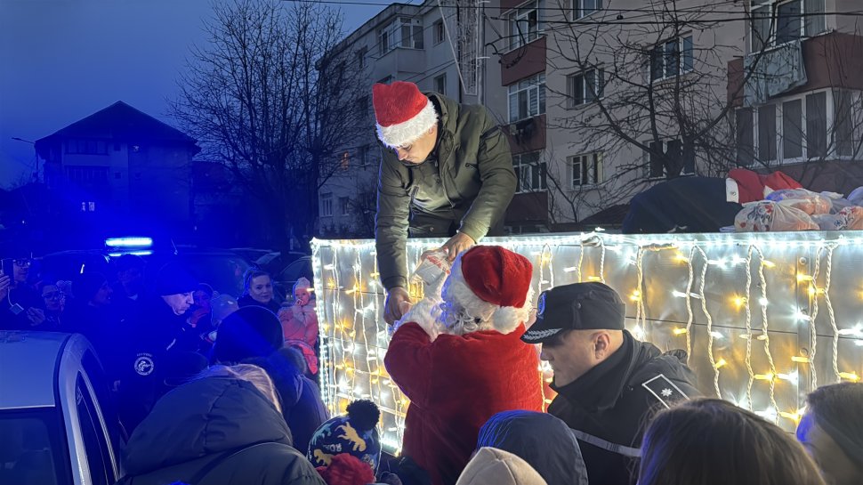 Caravana lui Moș Nicolae a străbătut străzile municipiului Suceava; fericire pe chipul a zeci de copii  6671