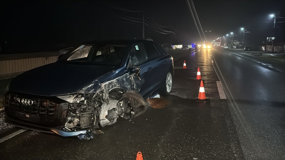 Accident violent pe DN2E: șoseaua acoperită de resturi din autoturism și autocar 6730