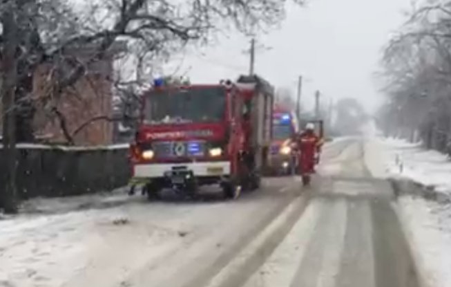 Accident pe drumul dintre Sasca Nouă și Sasca Mică; o mașină s-a izbit de un palet de BCA 6789