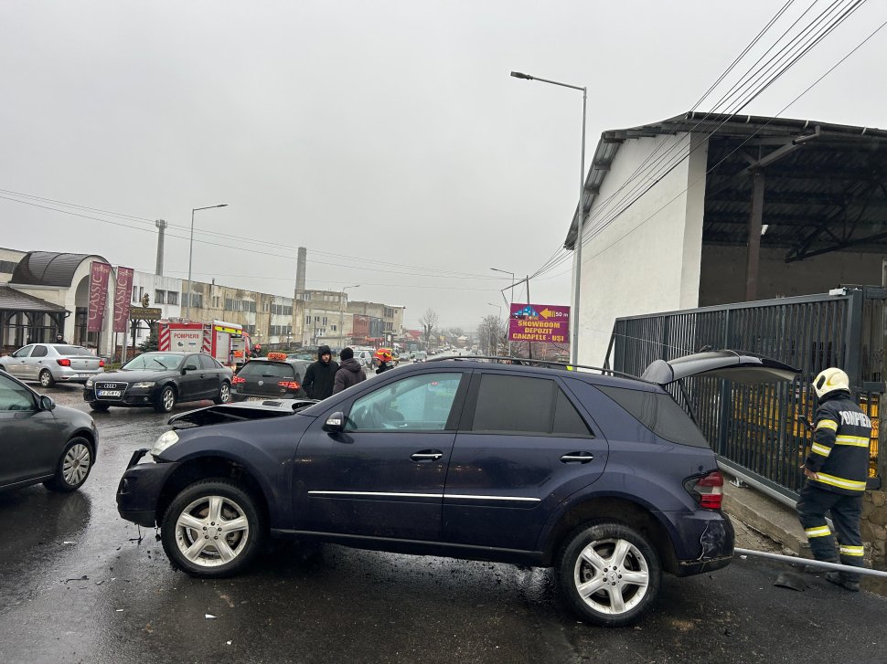 Două autoturisme s-au izbit violent la Fălticeni: potrivit martorilor, unul dintre șoferi nu a acordat prioritate 6778