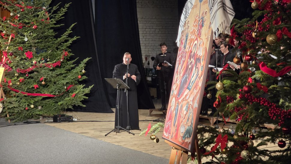 Sute de suflete reunite la spectacolul de colinde „Armonii din Pridvorul Cerului" 6814