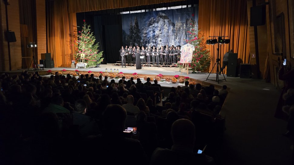 Sute de suflete reunite la spectacolul de colinde „Armonii din Pridvorul Cerului" 6816