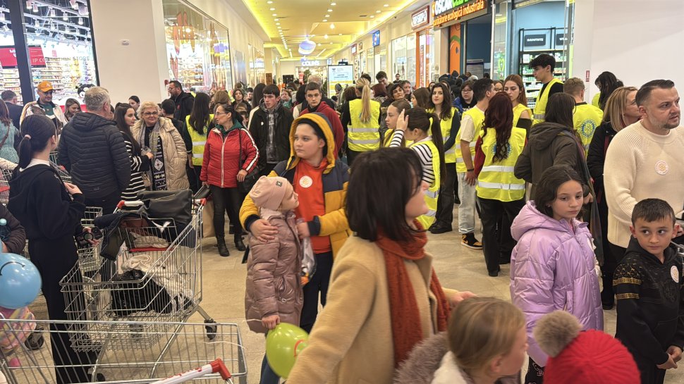 Evenimentul „Dăruiește un zâmbet” a adus din nou bucurie sutelor de copii din familii defavorizate 6859